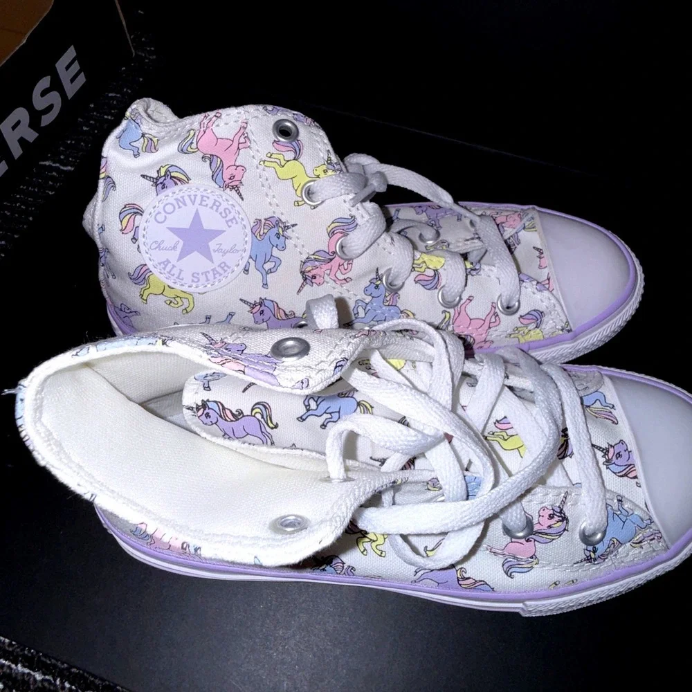 Converse CTAS Hi Kids Size 1.5 White Moonstone Violet New Unicorn